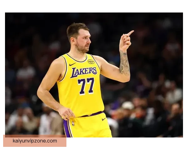 湖人骑士首发对决詹姆斯冲历史总胜场王东契奇复出迎战哈登焦点之夜